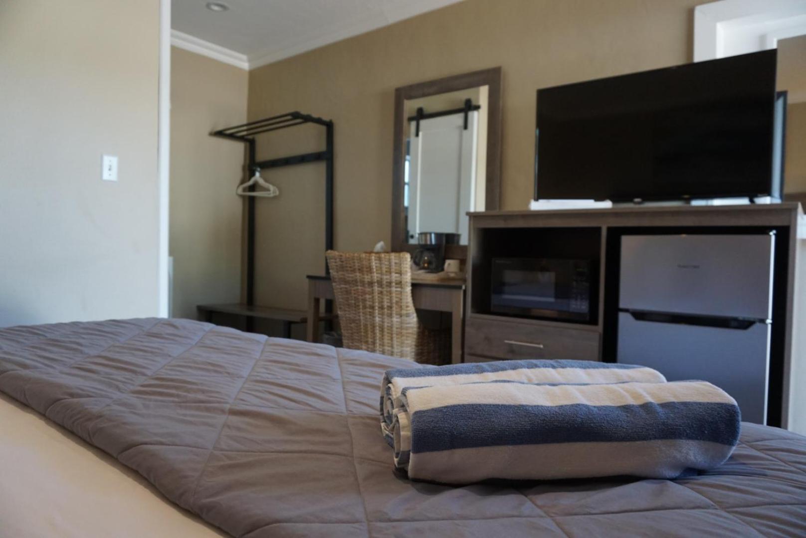 Bleu Beach Resort Indialantic Bagian luar foto