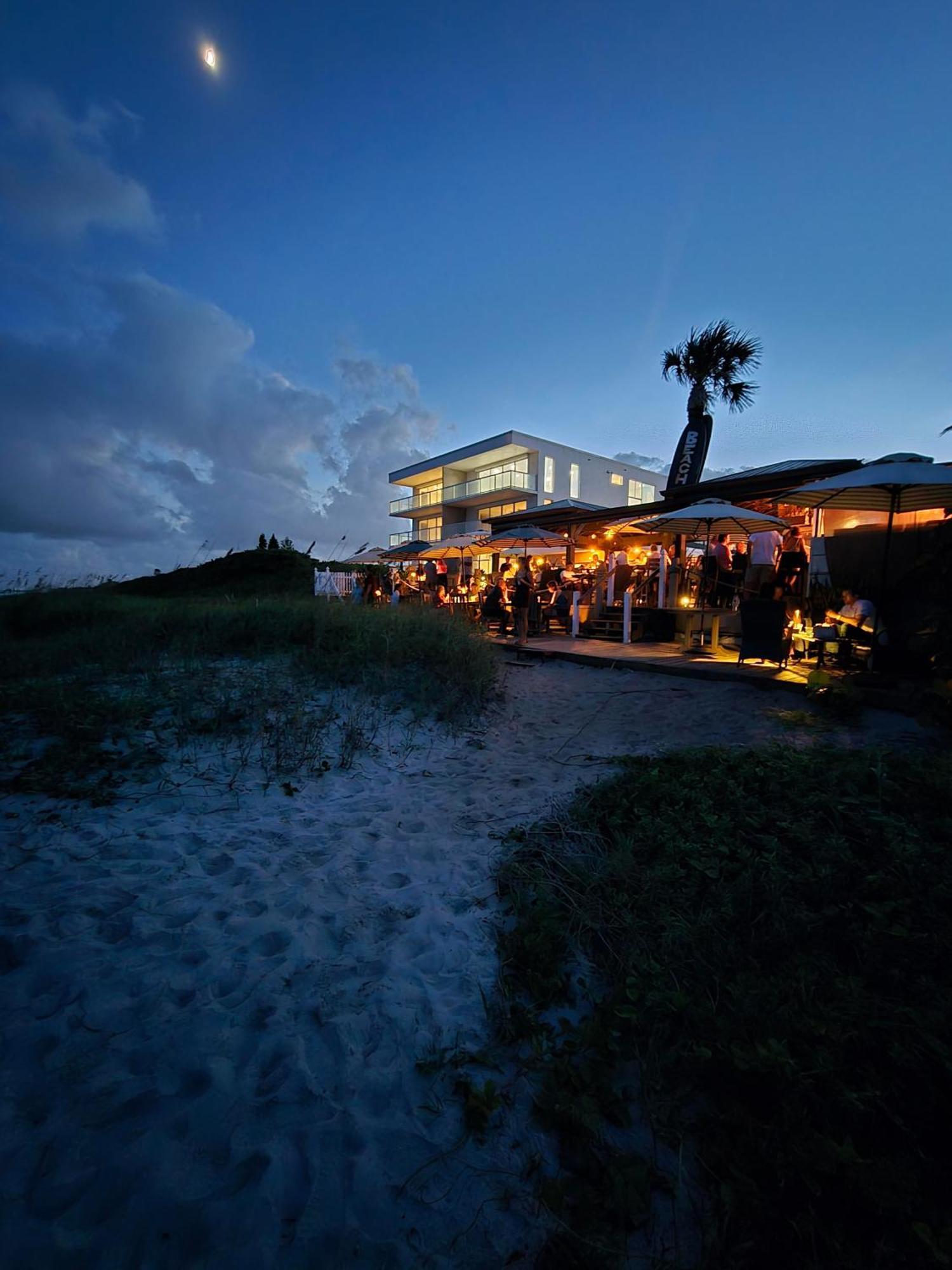 Bleu Beach Resort Indialantic Bagian luar foto